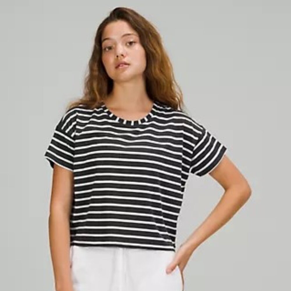 Lululemon Women's Cropped T Shirt